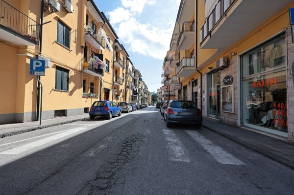 locale commerciale in affitto a Cava de' Tirreni