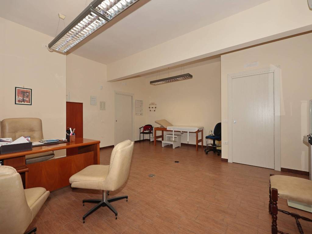 ufficio in affitto a Cava de' Tirreni in zona Centro Storico / Scacciaventi