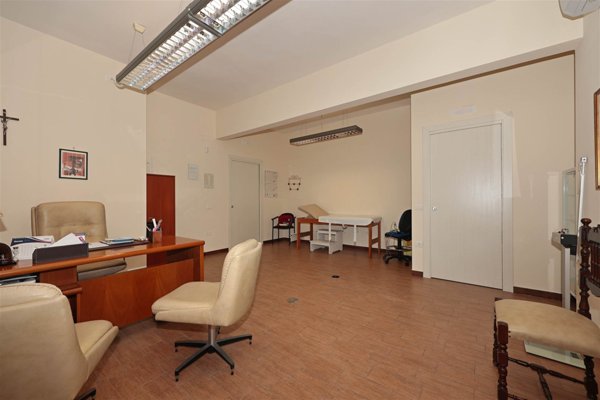 ufficio in affitto a Cava de' Tirreni in zona Centro Storico / Scacciaventi