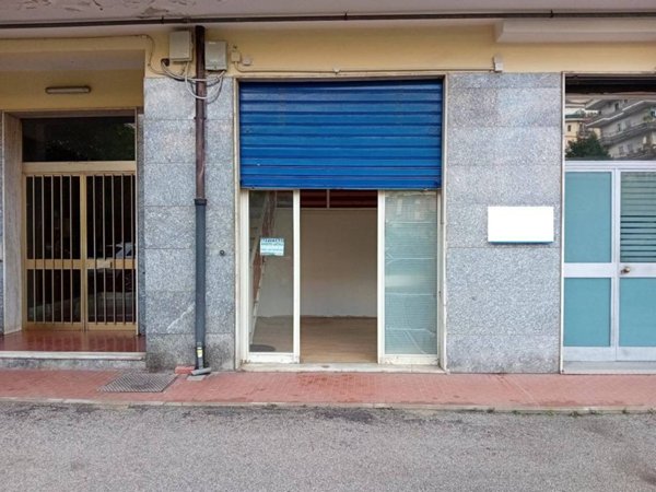 locale commerciale in affitto a Cava de' Tirreni