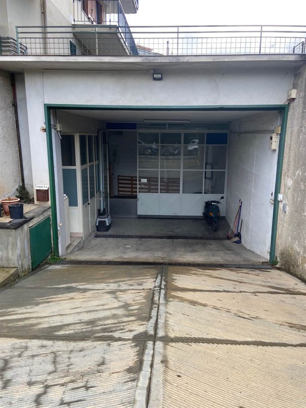 negozio in affitto a Cava de' Tirreni in zona Centro Storico / Scacciaventi