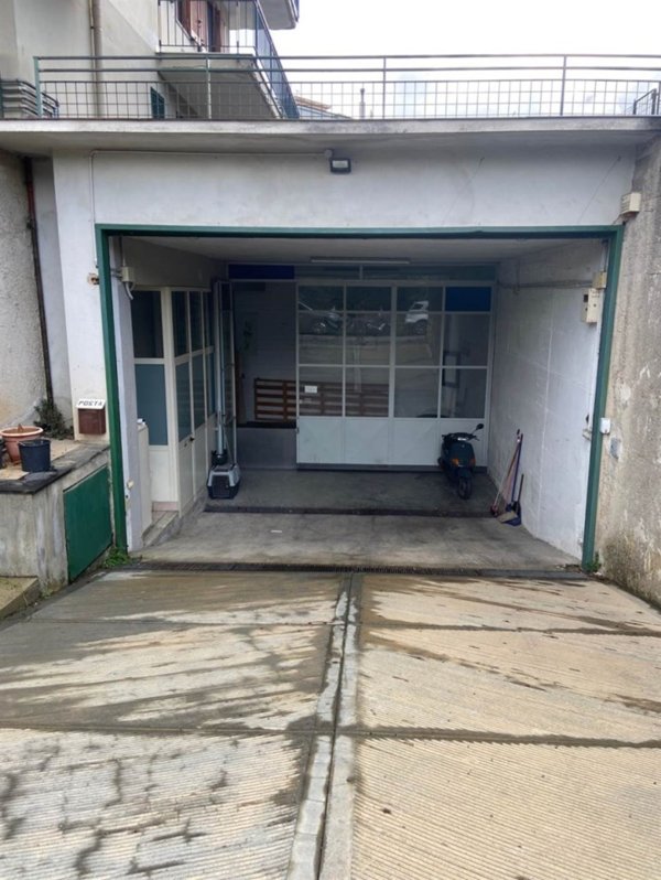 negozio in affitto a Cava de' Tirreni in zona Centro Storico / Scacciaventi