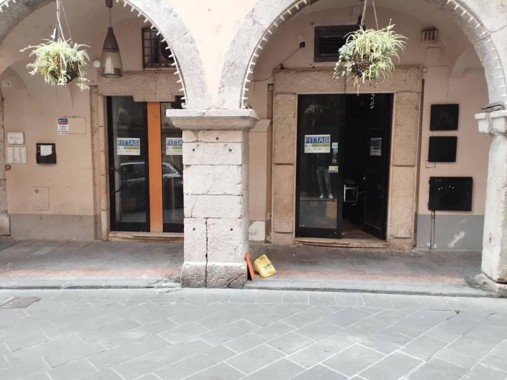 negozio in affitto a Cava de' Tirreni in zona Centro Storico / Scacciaventi