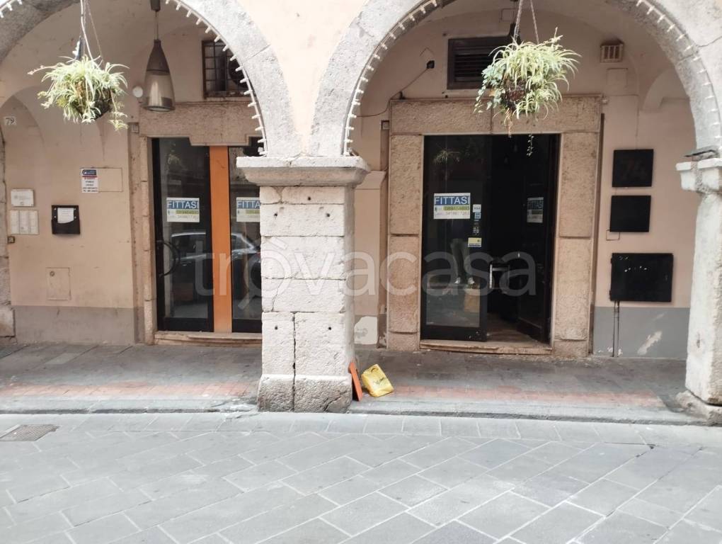 negozio in affitto a Cava de' Tirreni in zona Centro Storico / Scacciaventi