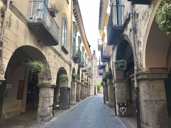 negozio in affitto a Cava de' Tirreni in zona Centro Storico / Scacciaventi
