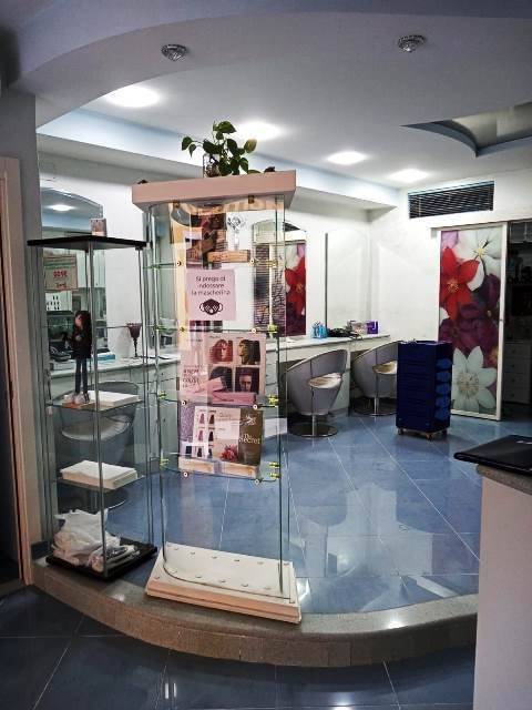 negozio in affitto a Cava de' Tirreni in zona Passiano