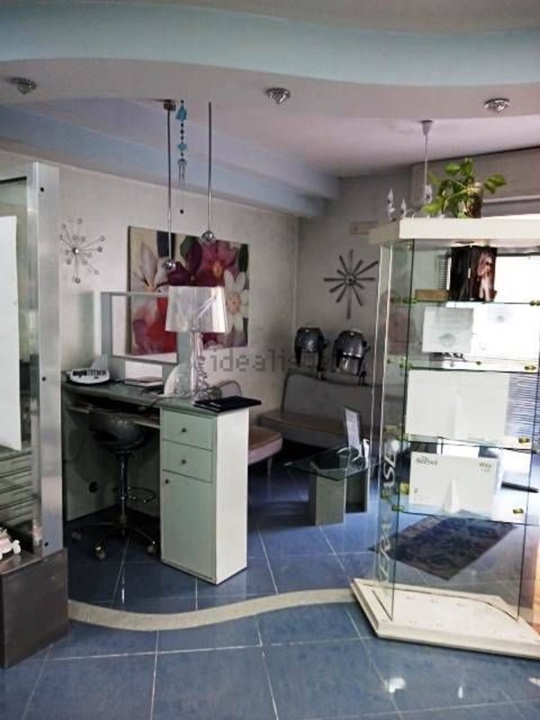 locale commerciale in affitto a Cava de' Tirreni in zona Passiano