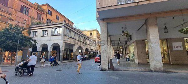locale commerciale in affitto a Cava de' Tirreni