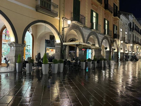 negozio in affitto a Cava de' Tirreni in zona Centro Storico / Scacciaventi