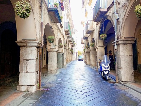 negozio in affitto a Cava de' Tirreni in zona Centro Storico / Scacciaventi