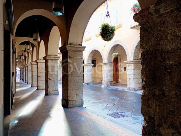 negozio in affitto a Cava de' Tirreni in zona Centro Storico / Scacciaventi