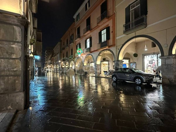 locale di sgombero a Cava de' Tirreni in zona Centro Storico / Scacciaventi