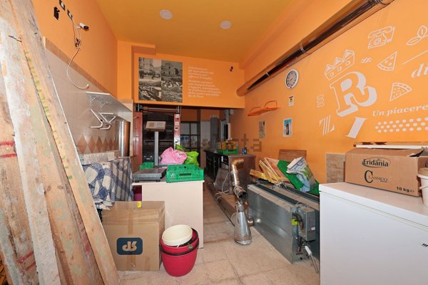 locale commerciale in affitto a Cava de' Tirreni