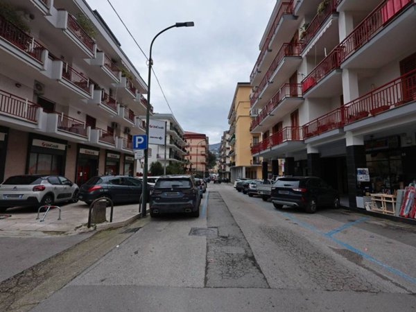 locale commerciale in affitto a Cava de' Tirreni