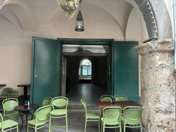 locale commerciale a Cava de' Tirreni in zona Centro Storico / Scacciaventi