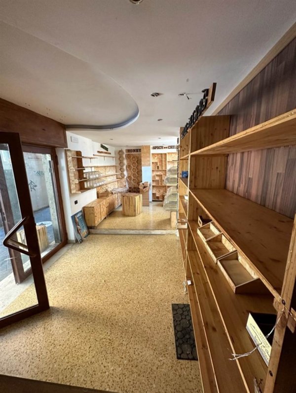 negozio in affitto a Cava de' Tirreni