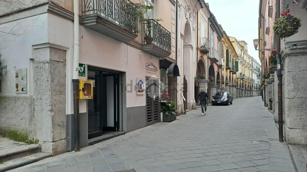 locale commerciale a Cava de' Tirreni in zona Centro Storico / Scacciaventi