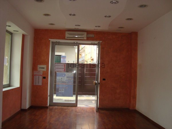 locale commerciale in affitto a Cava de' Tirreni
