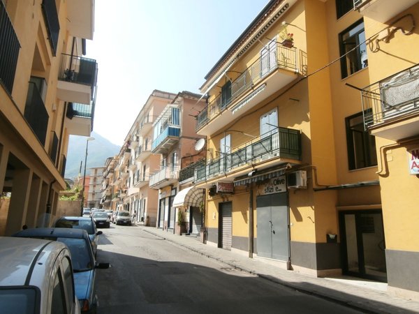 locale commerciale in affitto a Cava de' Tirreni