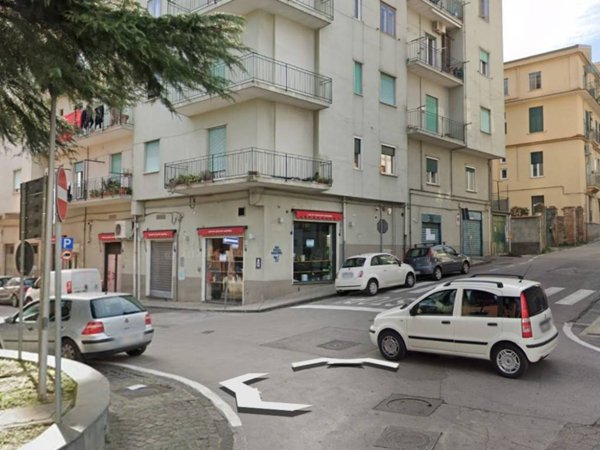 negozio in affitto a Cava de' Tirreni