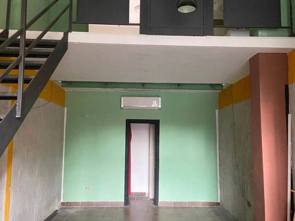 negozio in affitto a Cava de' Tirreni in zona Centro Storico / Scacciaventi