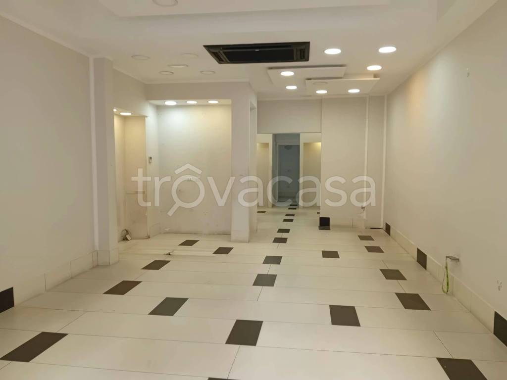 negozio in affitto a Cava de' Tirreni