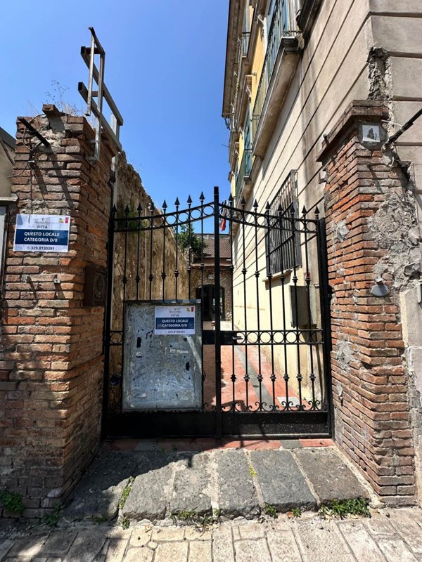 negozio in affitto a Cava de' Tirreni in zona Centro Storico / Scacciaventi