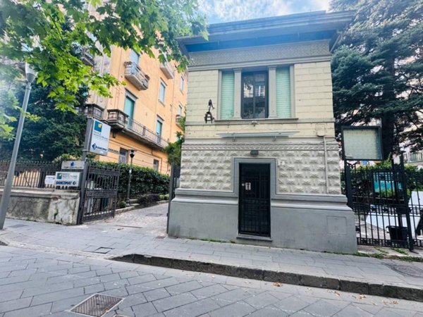 negozio in affitto a Cava de' Tirreni in zona Centro Storico / Scacciaventi