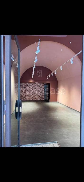 negozio in affitto a Cava de' Tirreni in zona Centro Storico / Scacciaventi