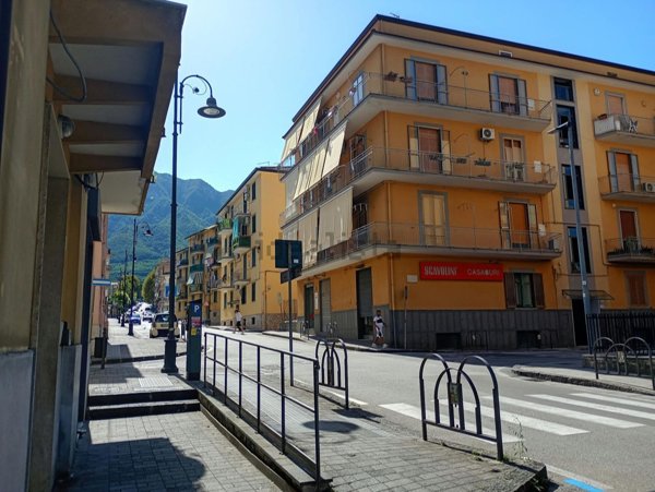 locale commerciale a Cava de' Tirreni in zona Centro Storico / Scacciaventi