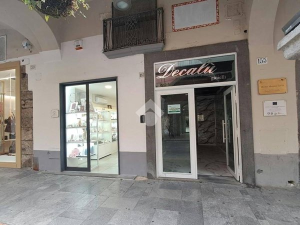 locale commerciale a Cava de' Tirreni in zona Centro Storico / Scacciaventi
