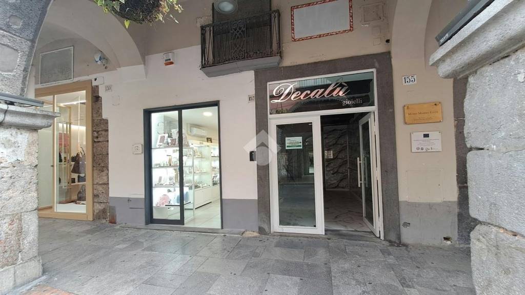 locale commerciale a Cava de' Tirreni in zona Centro Storico / Scacciaventi