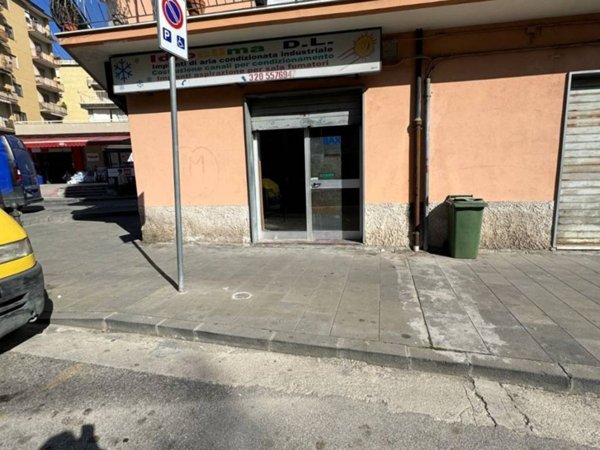 negozio in affitto ad Eboli