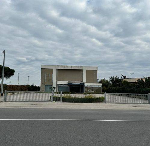 negozio in affitto ad Eboli