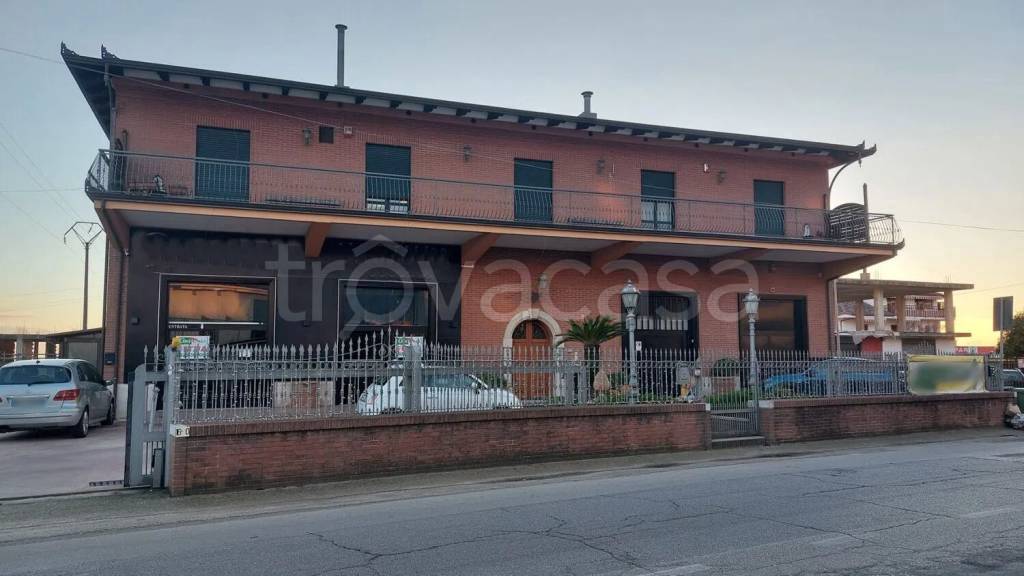 negozio in affitto ad Eboli