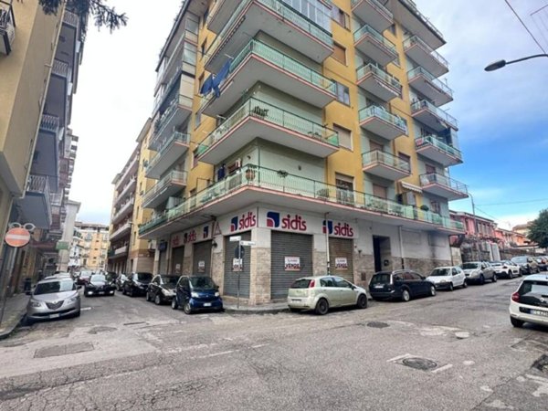 negozio in affitto ad Eboli