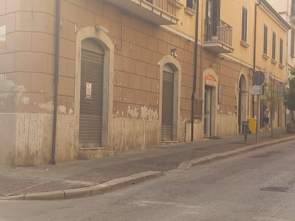 negozio in affitto ad Eboli