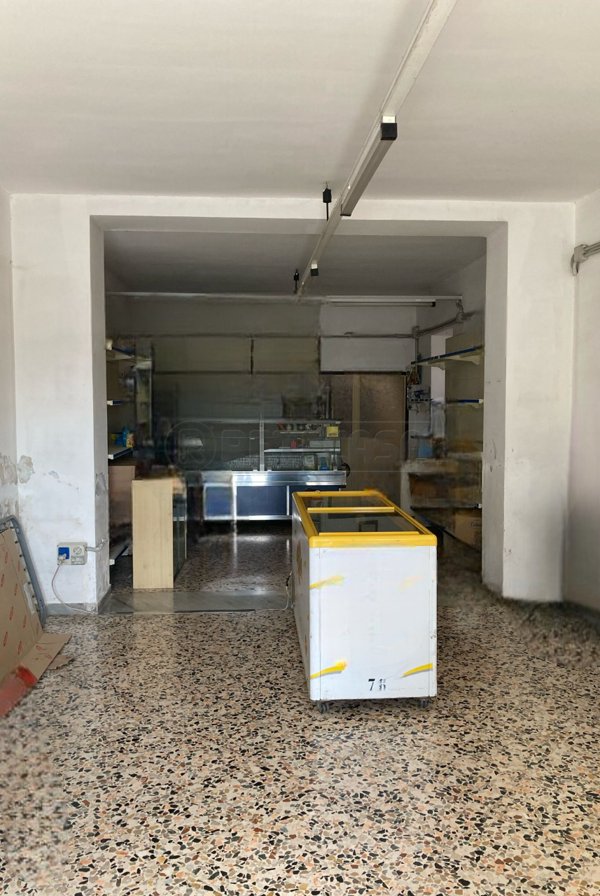 locale di sgombero in affitto a Fisciano