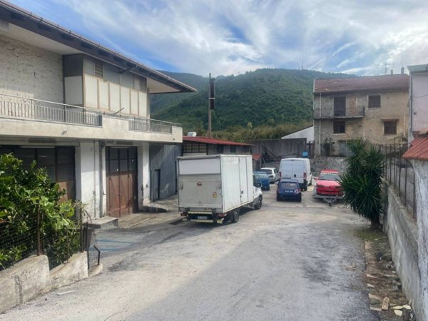 negozio in affitto a Fisciano in zona Canfora