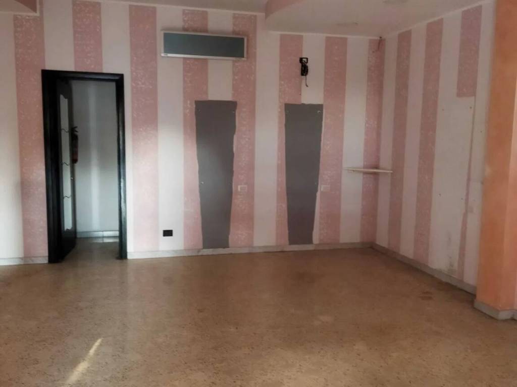 negozio in affitto a Fisciano