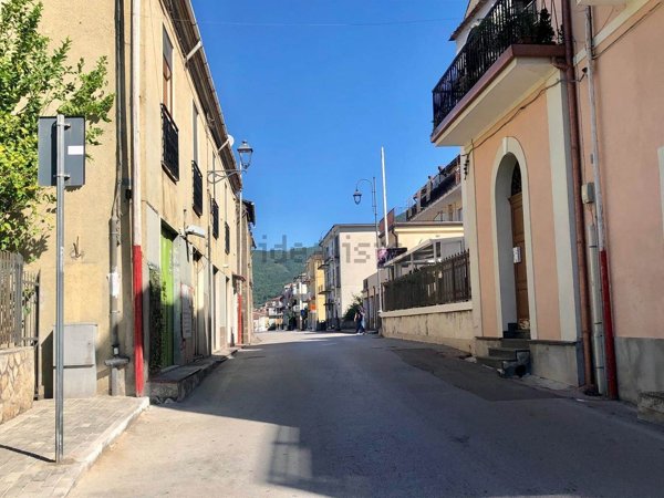 locale commerciale in affitto a Fisciano