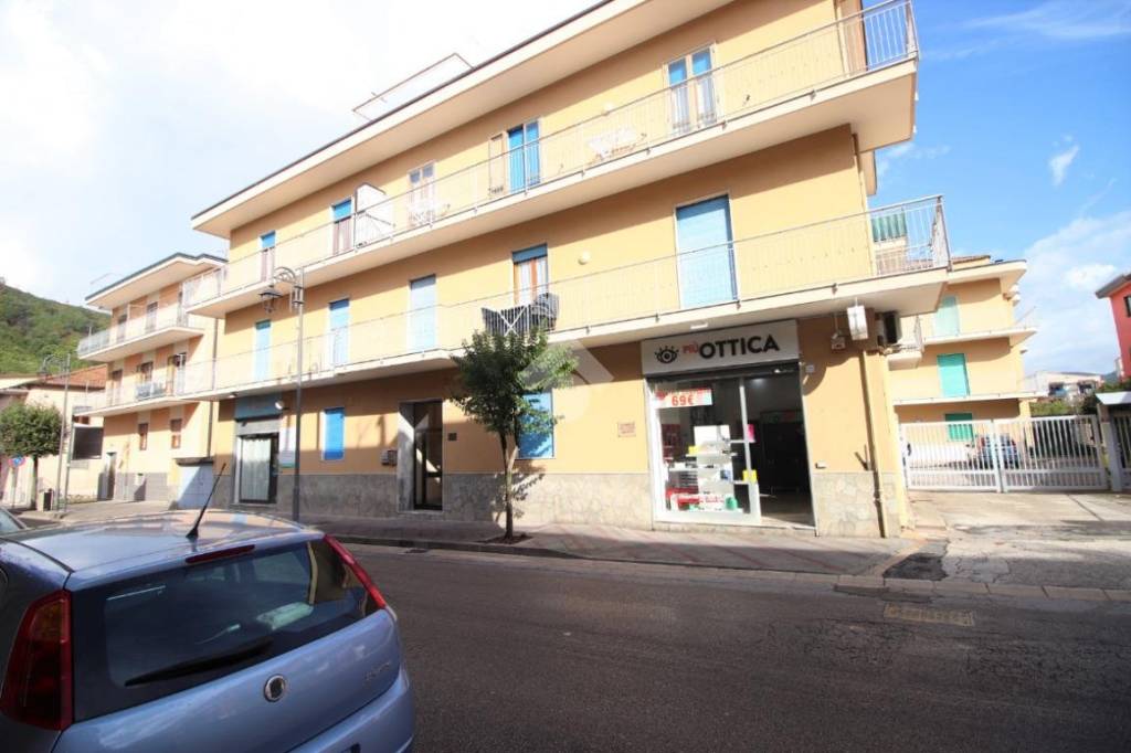 locale commerciale in affitto a Fisciano