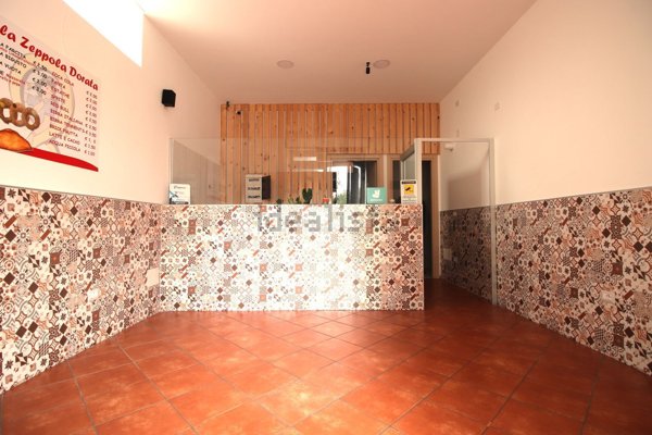 locale commerciale in affitto a Fisciano