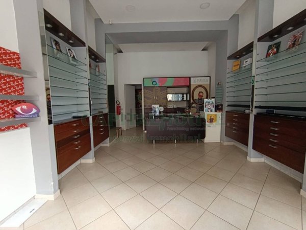 locale commerciale in affitto a Fisciano