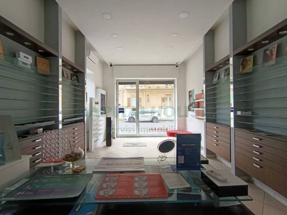 negozio in affitto a Fisciano