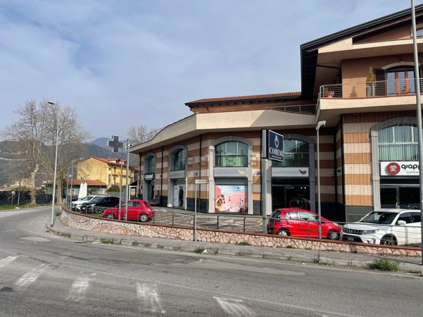 locale commerciale in affitto a Fisciano