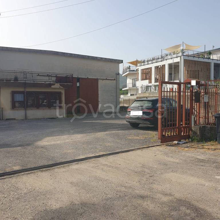 locale commerciale in affitto a Giffoni Sei Casali in zona Malche