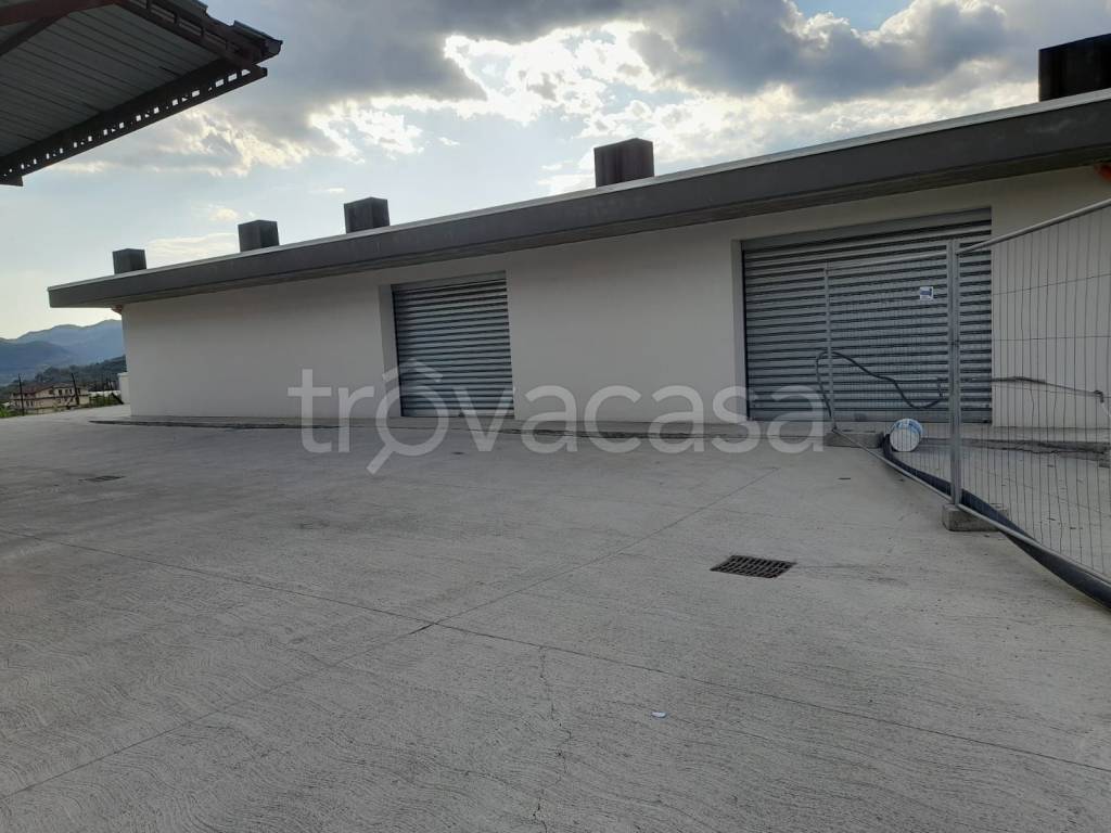 locale commerciale in affitto a Giffoni Sei Casali in zona Malche