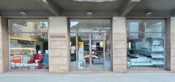 negozio in affitto a Giffoni Valle Piana