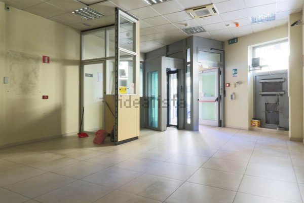 locale commerciale in affitto a Giffoni Valle Piana